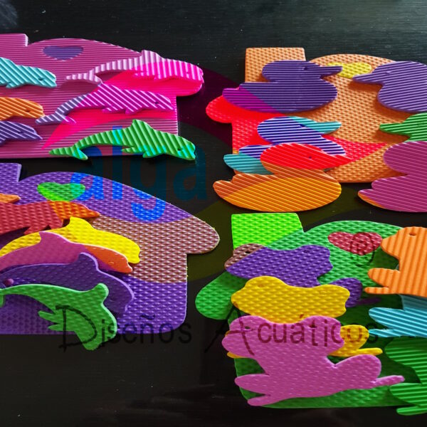 Casitas por 4 más 24 animalitos pequeños